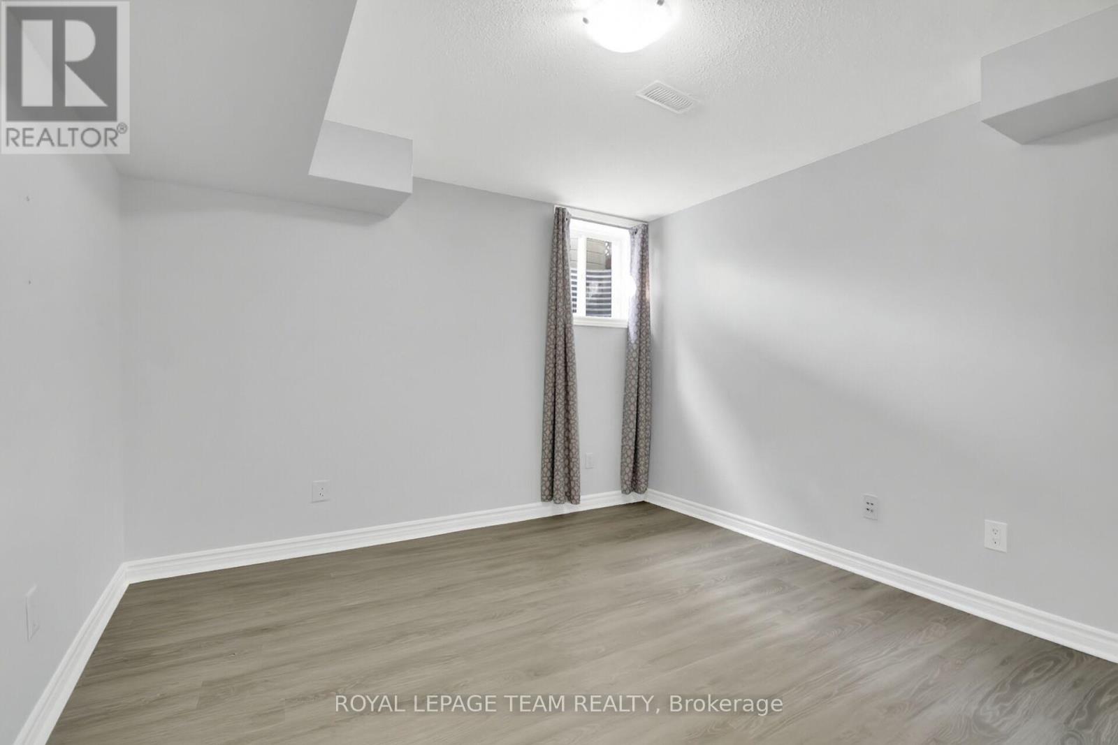 1024 Northgraves Crescent