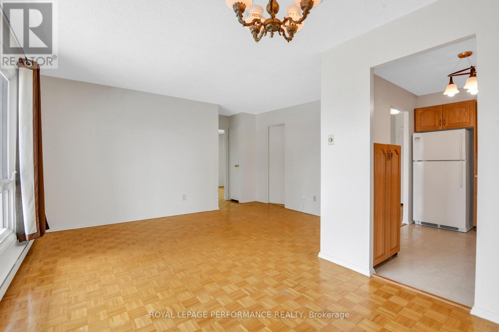 202 - 158 B Mcarthur Avenue