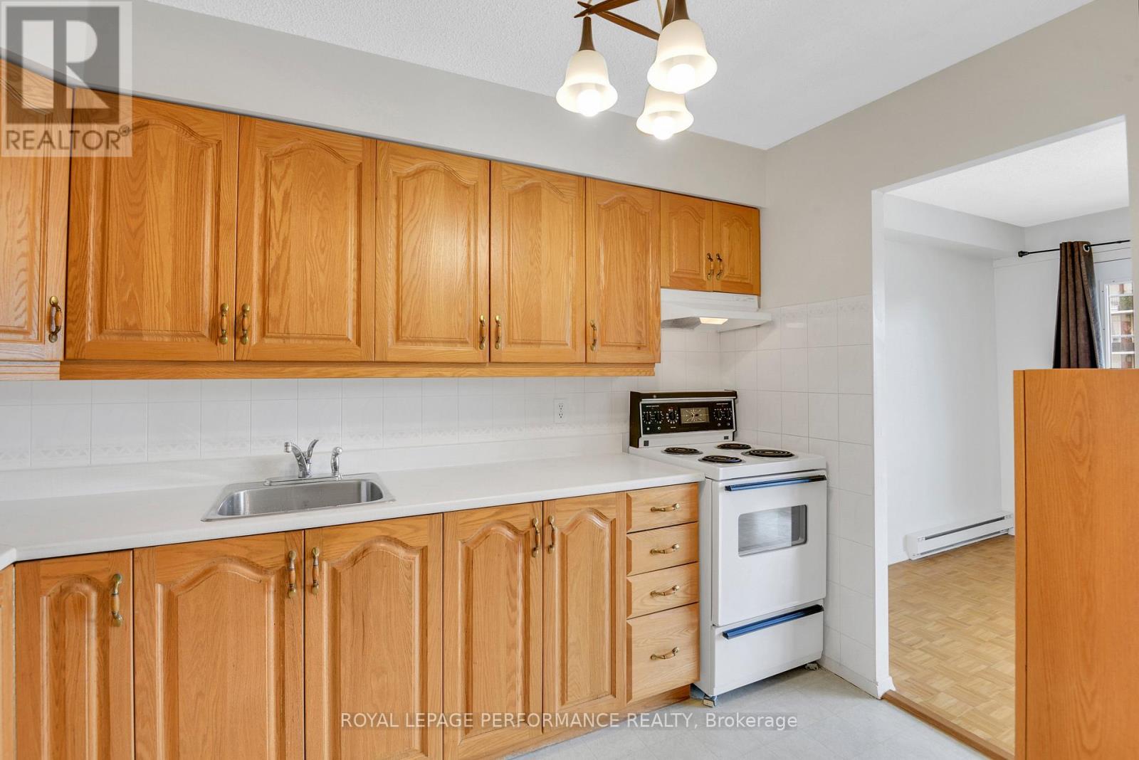 202 - 158 B Mcarthur Avenue