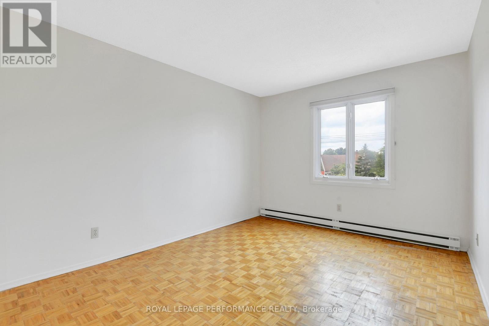 202 - 158 B Mcarthur Avenue