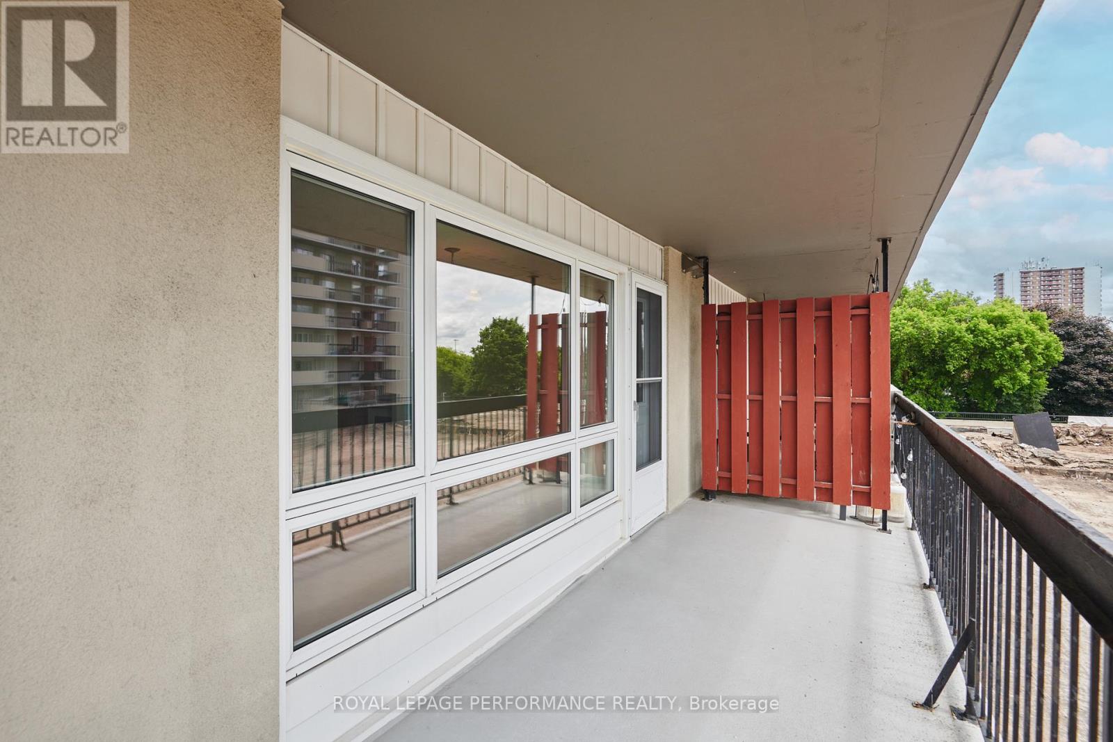 202 - 158 B Mcarthur Avenue