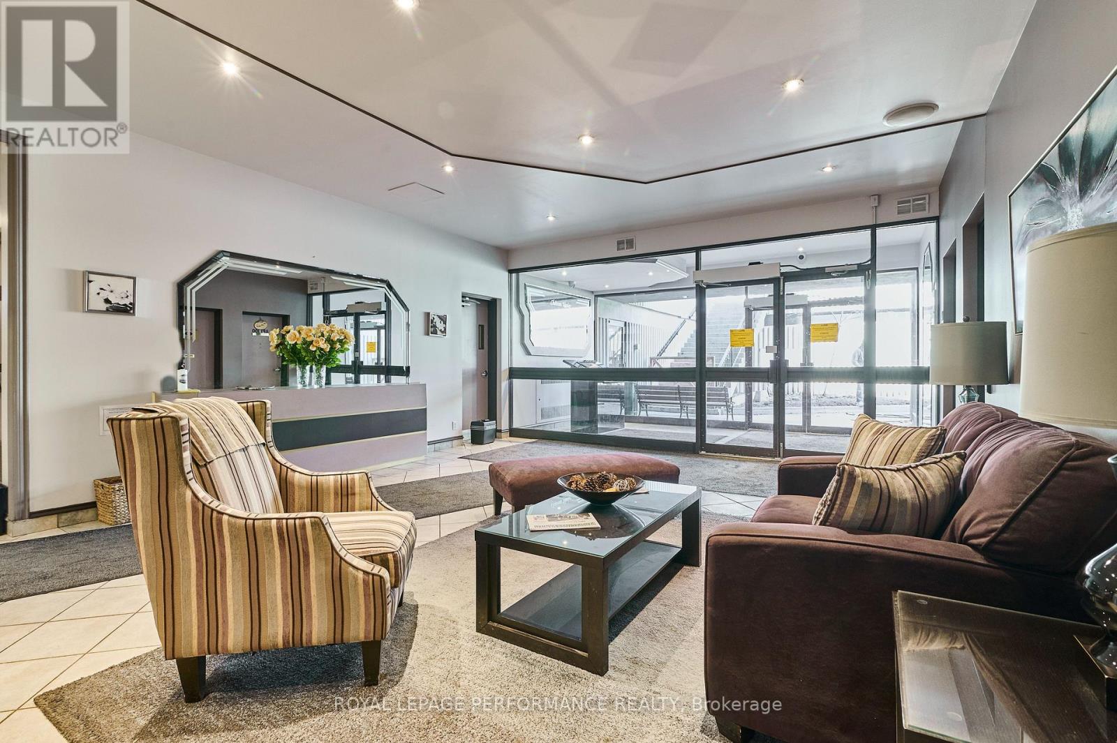 202 - 158 B Mcarthur Avenue