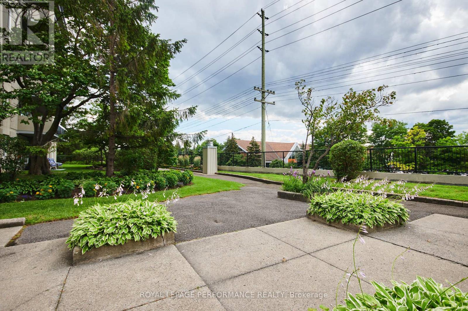 202 - 158 B Mcarthur Avenue