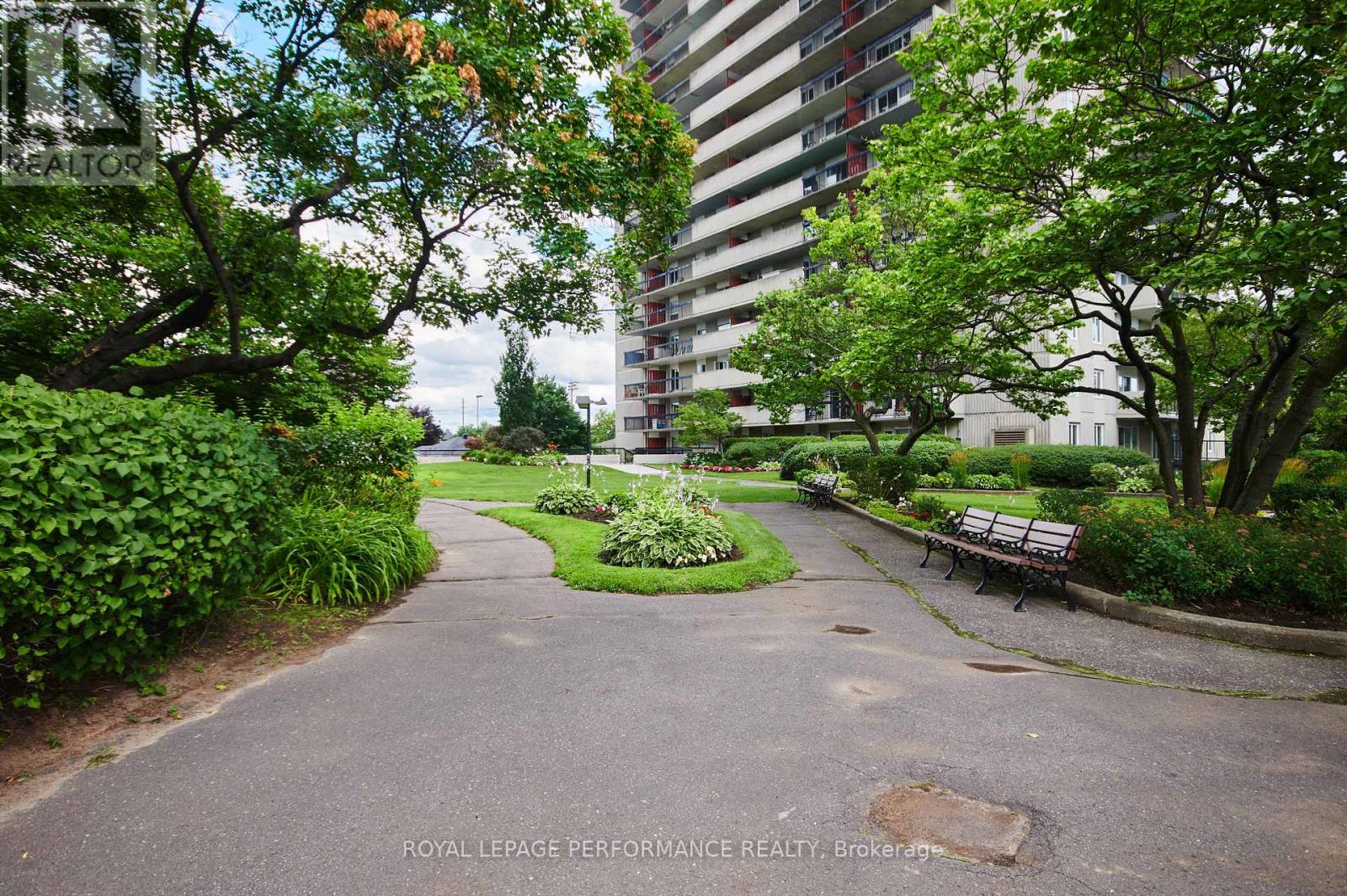 202 - 158 B Mcarthur Avenue