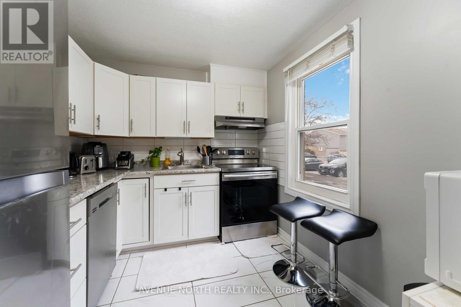 32 - 1741 Lamoureux Drive