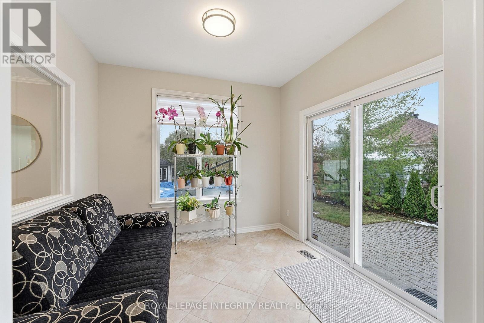 607 Devonwood Circle