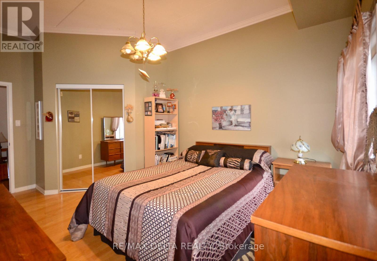 407 - 2921 Laurier Street