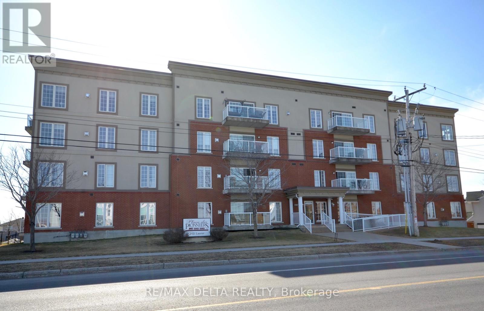 407 - 2921 Laurier Street