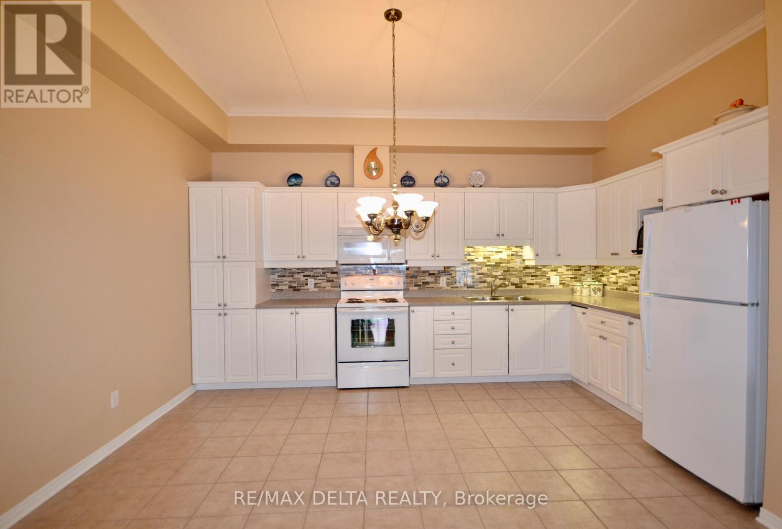 407 - 2921 Laurier Street