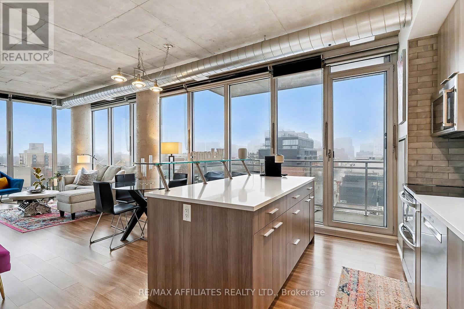 710 - 354 Gladstone Avenue