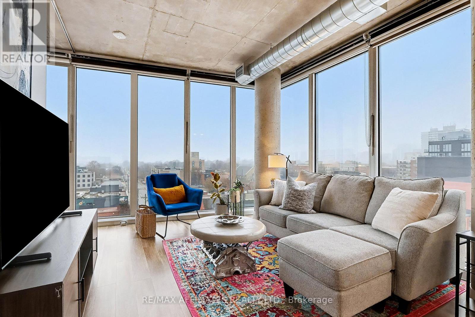 710 - 354 Gladstone Avenue