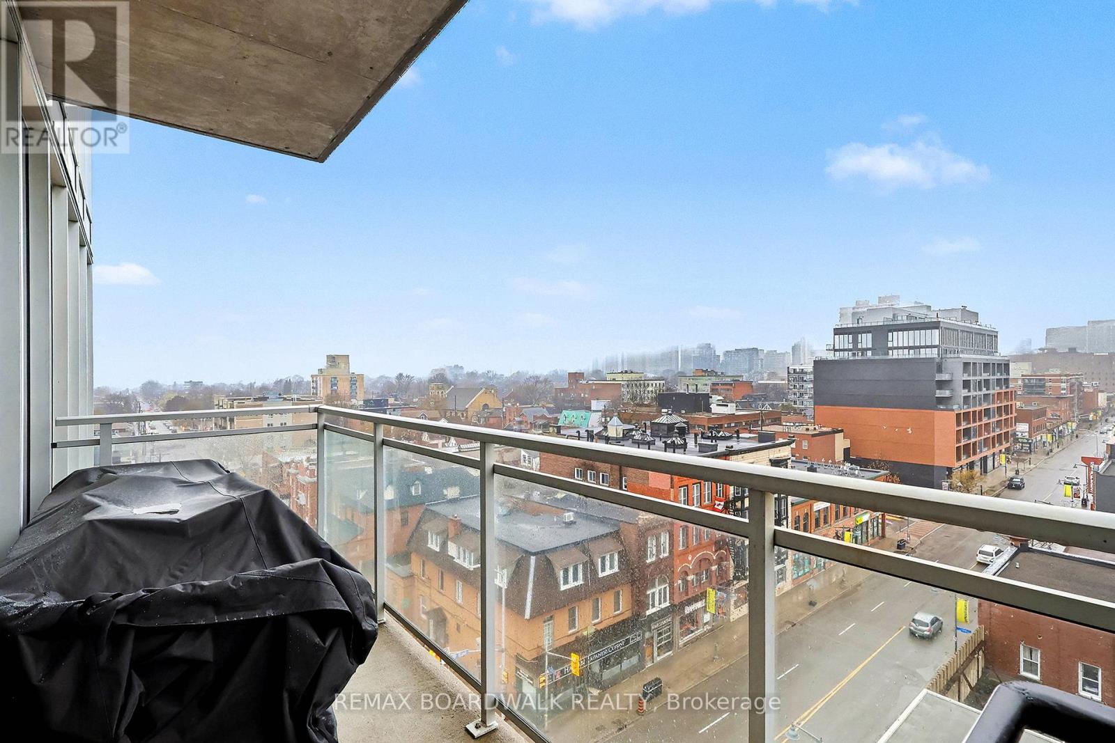 710 - 354 Gladstone Avenue