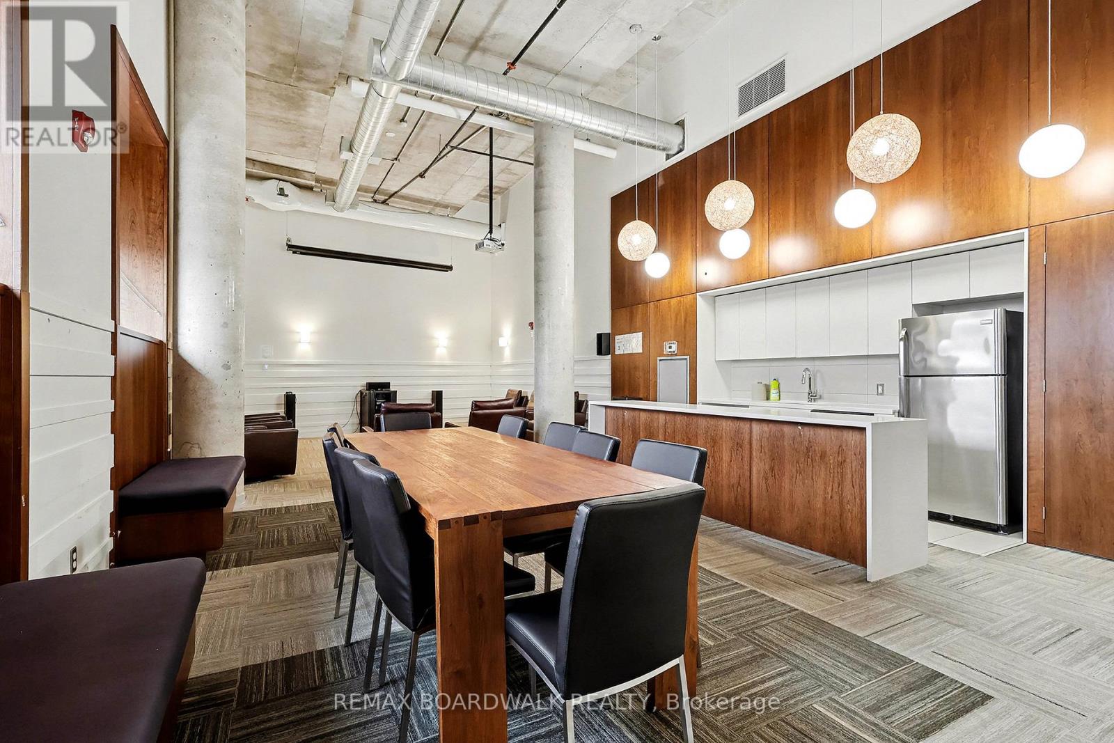 710 - 354 Gladstone Avenue