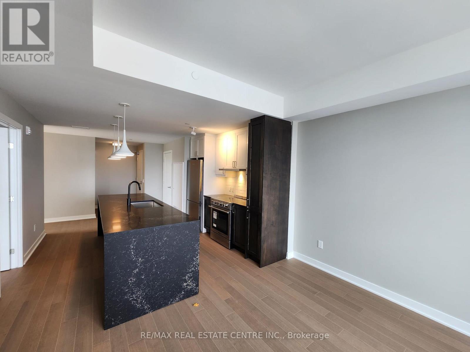 608 - 360 Deschatelets Avenue