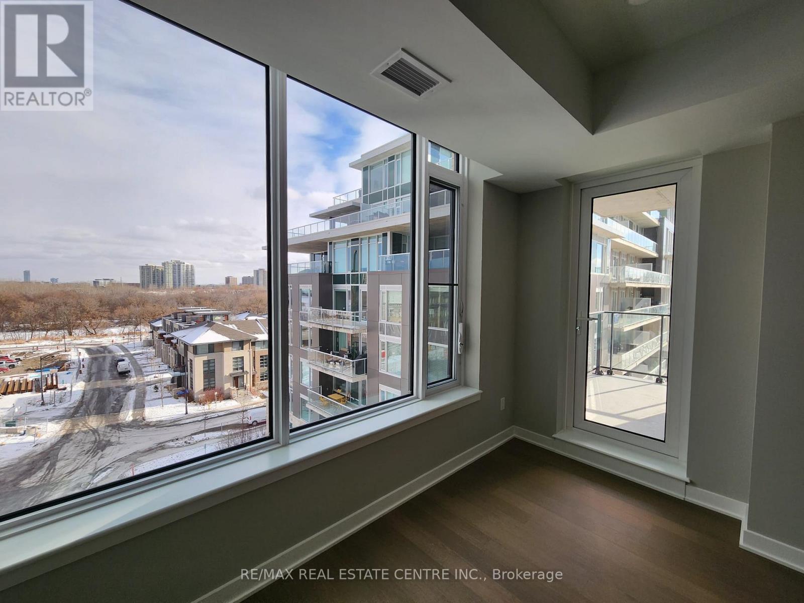 608 - 360 Deschatelets Avenue