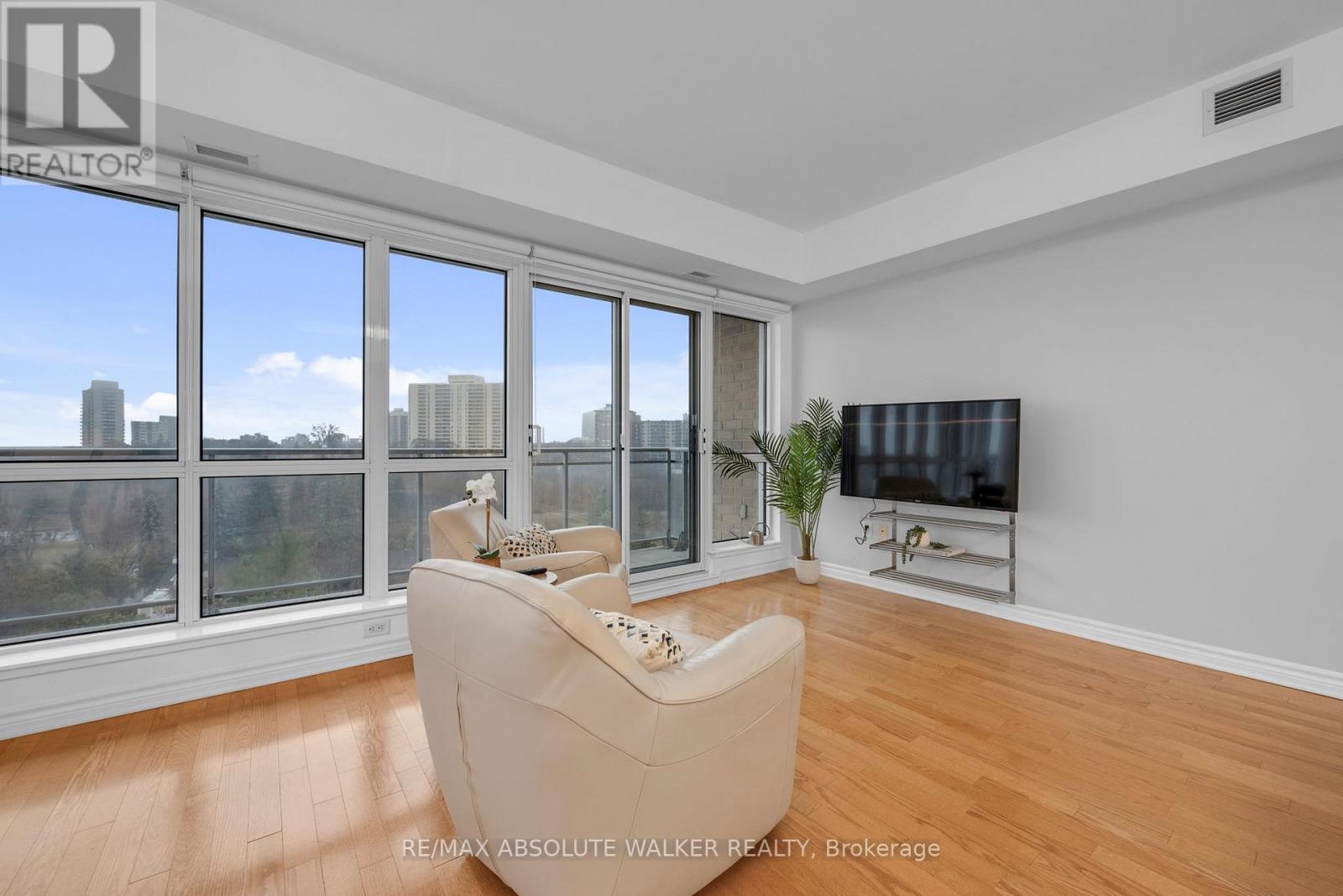 1002 - 70 Landry Street