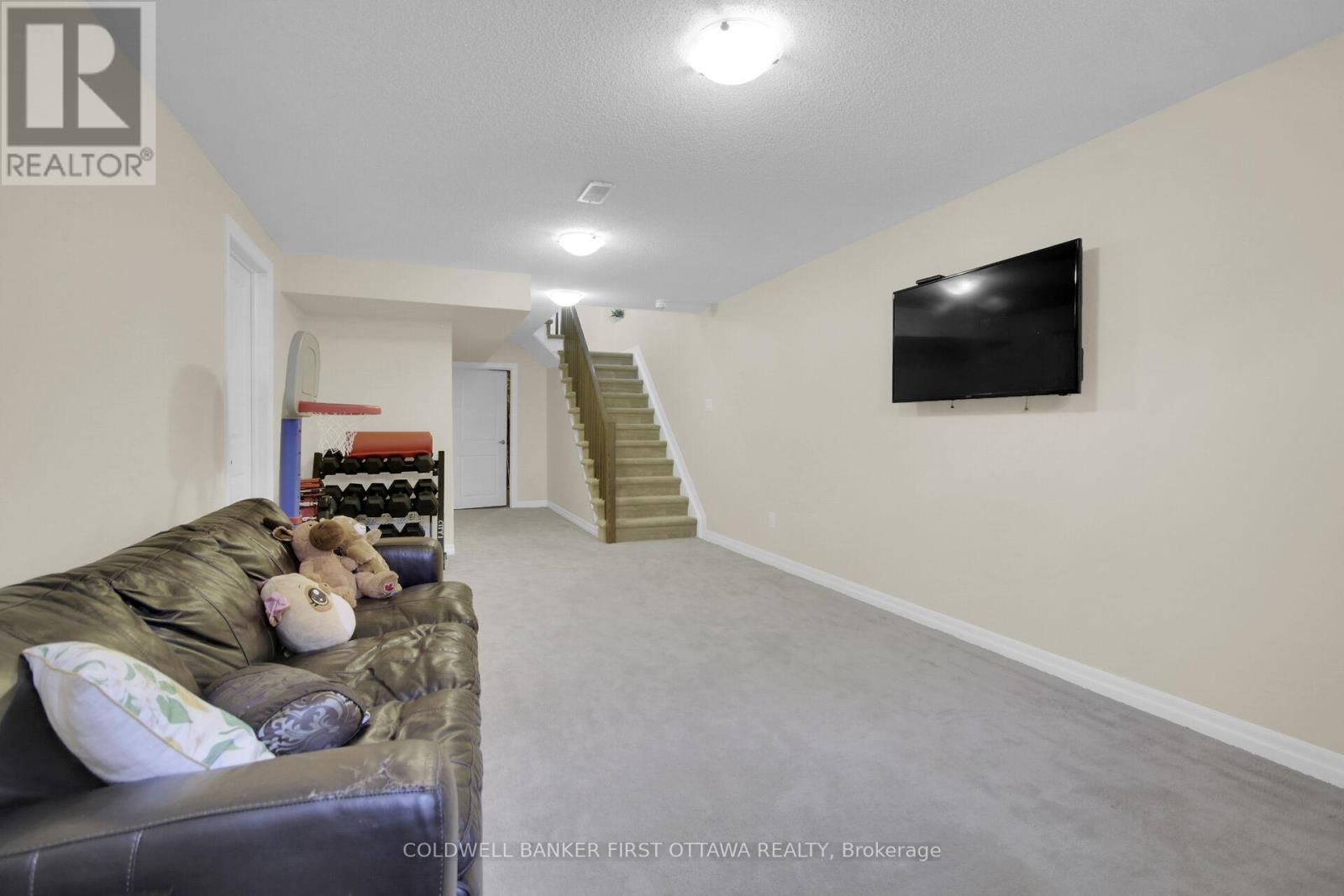 168 Hawkshaw Crescent