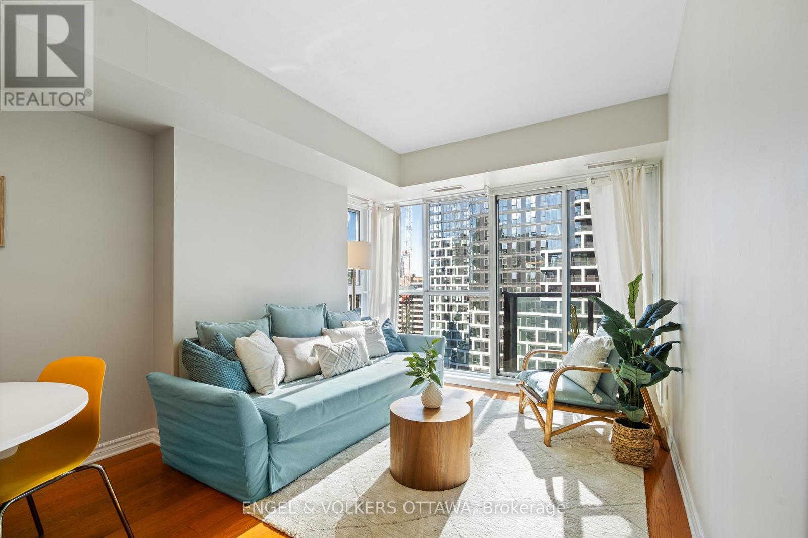 1403 - 445 Laurier Avenue W