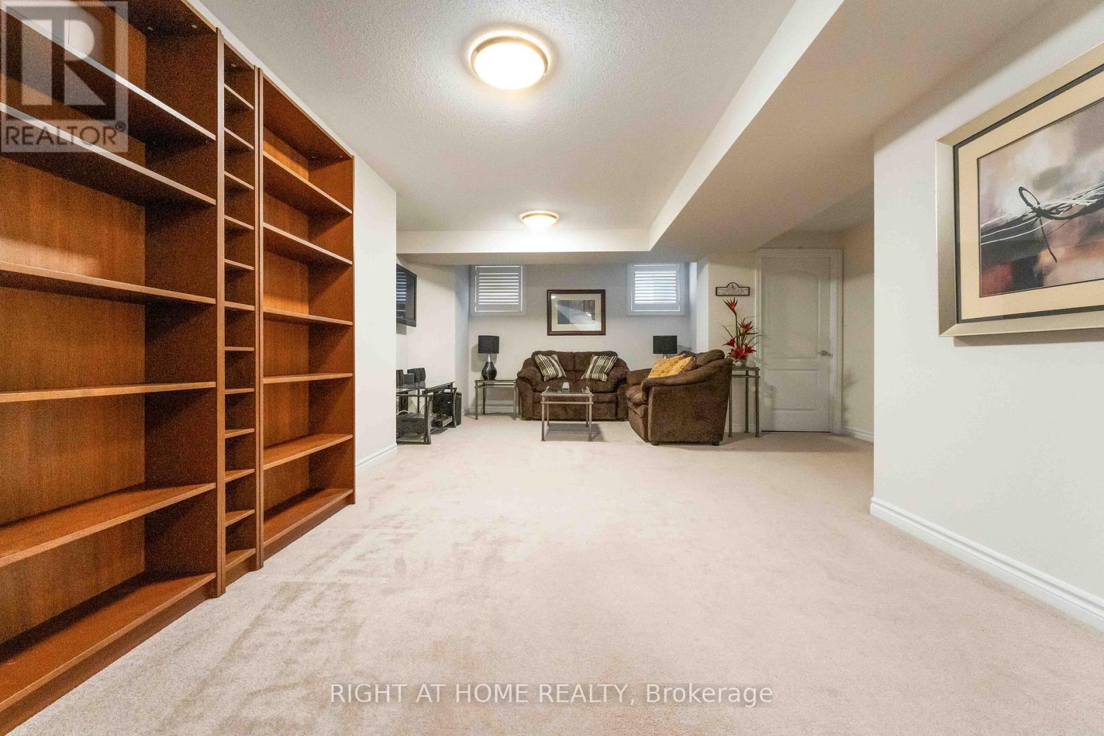 369 Autumnfield Street