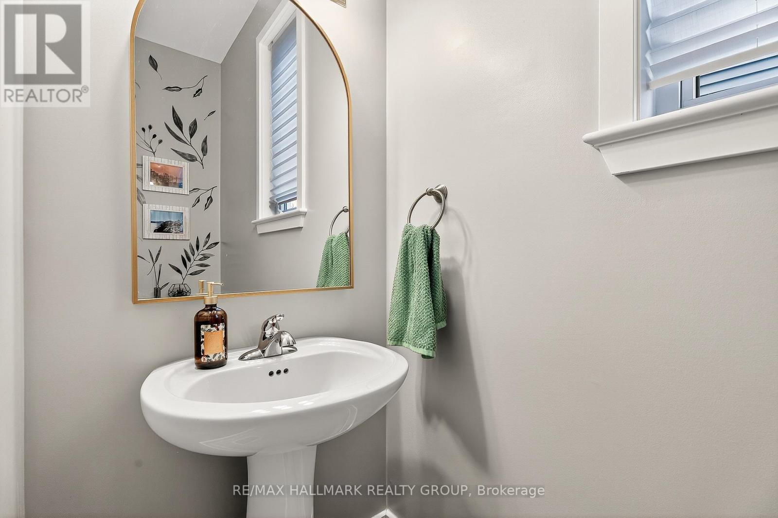 332 Gracewood Crescent