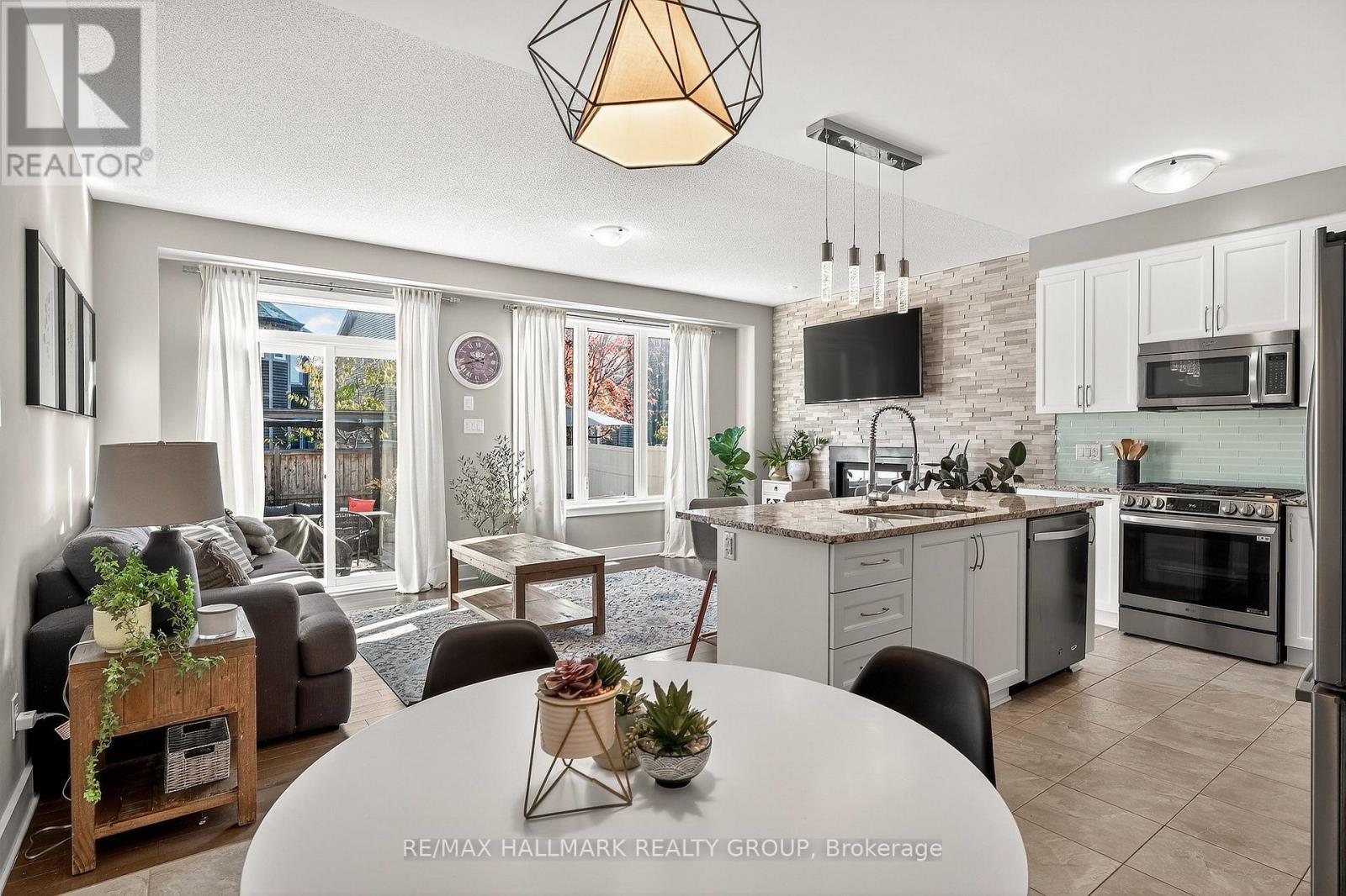 332 Gracewood Crescent