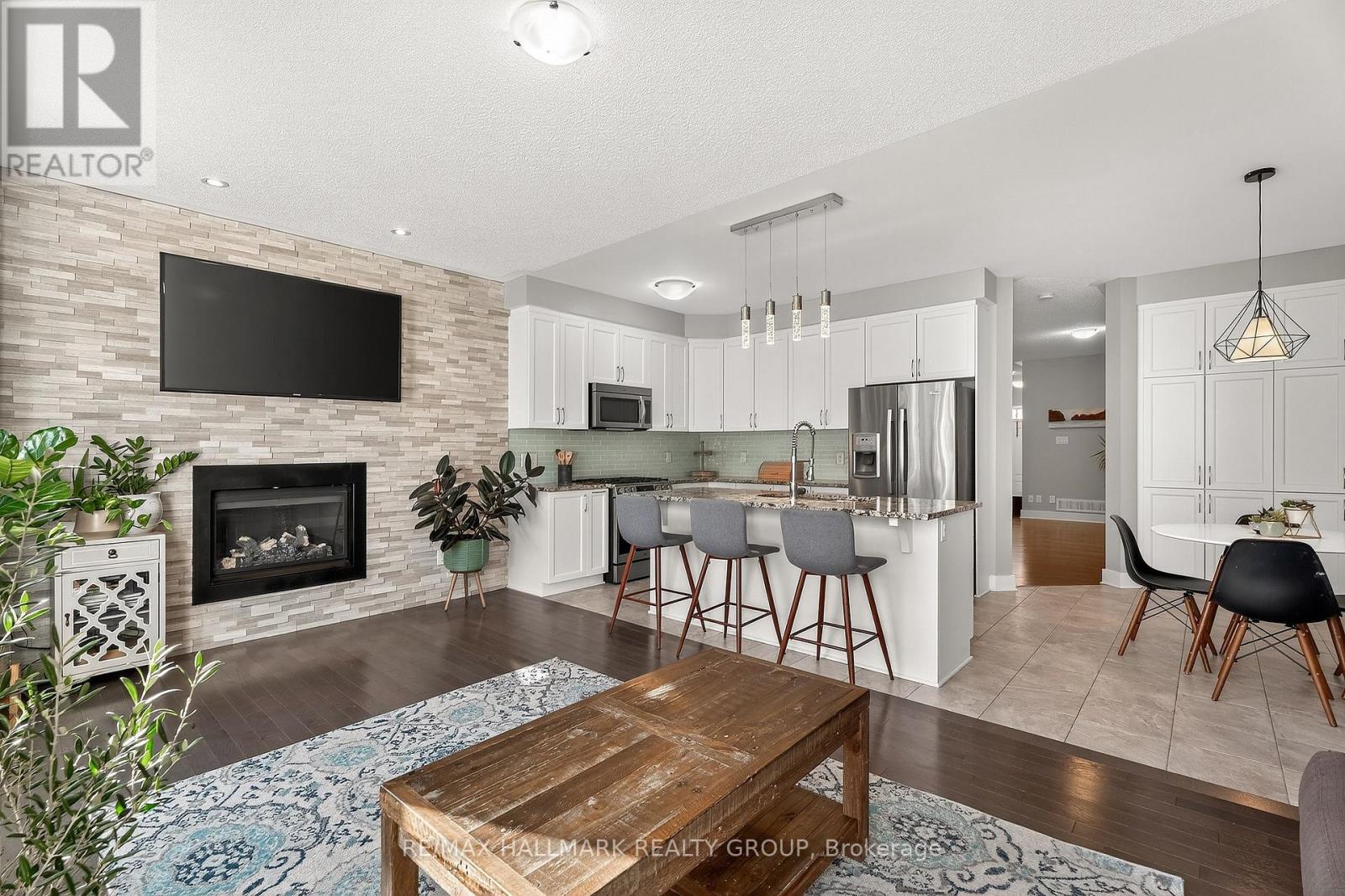 332 Gracewood Crescent