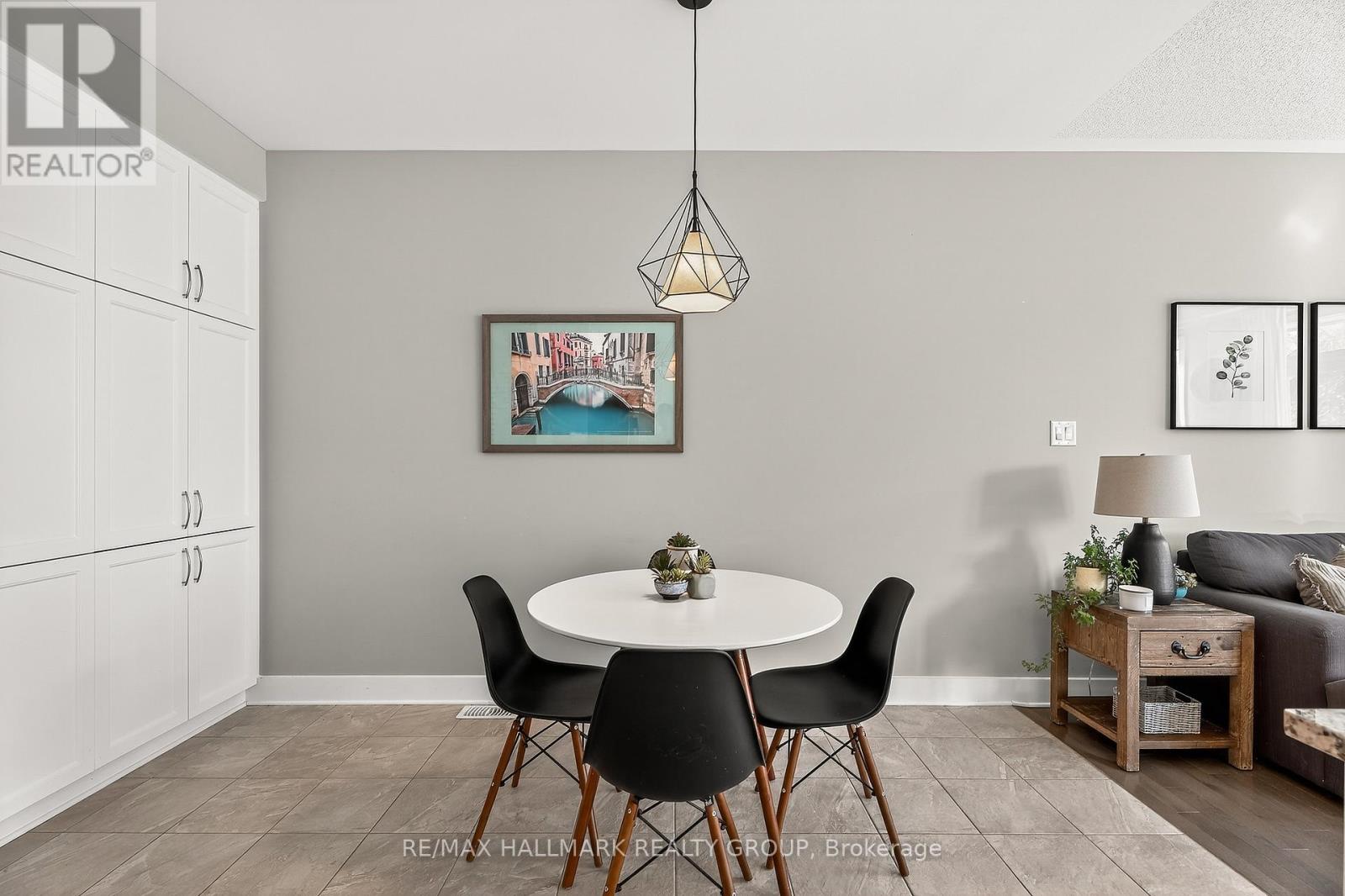 332 Gracewood Crescent