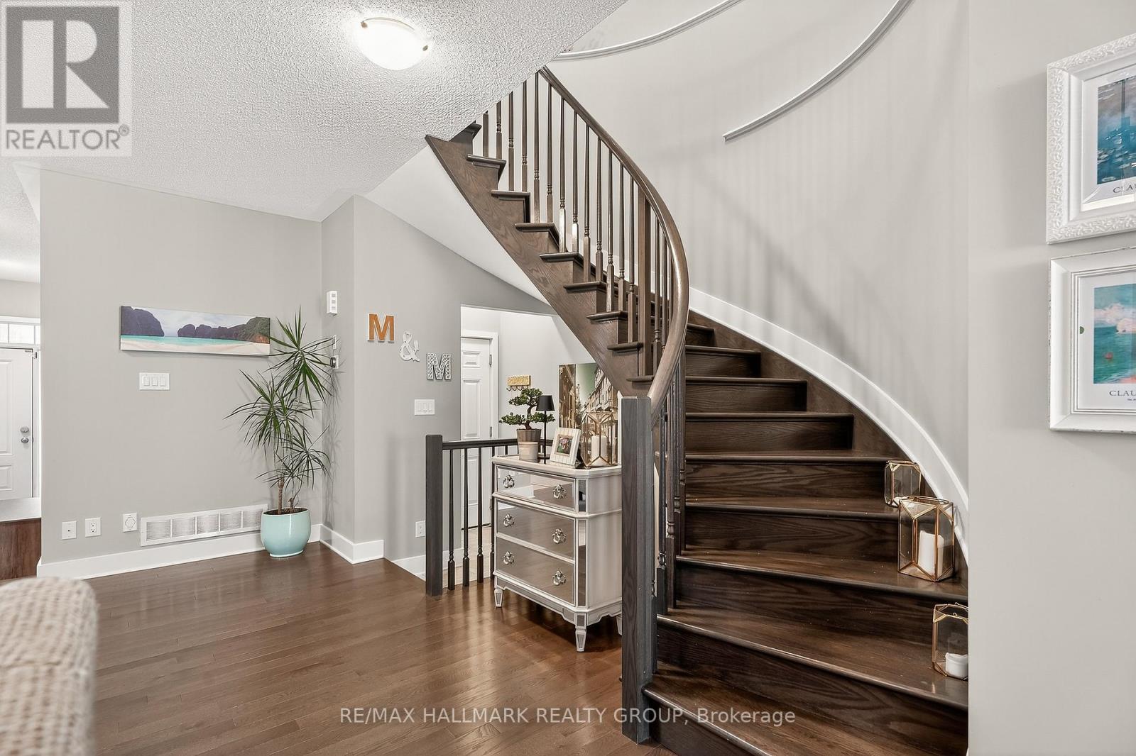 332 Gracewood Crescent