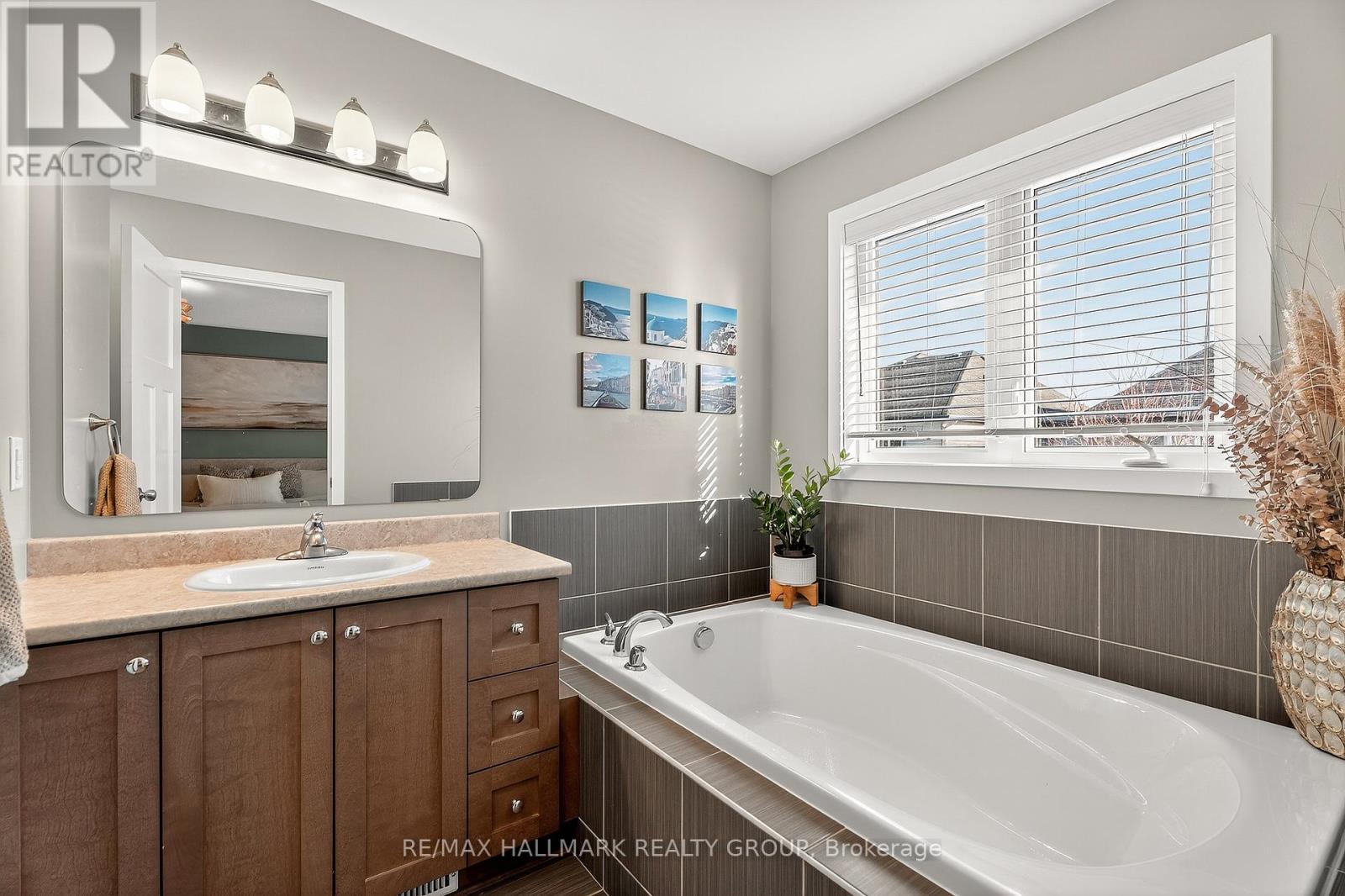 332 Gracewood Crescent