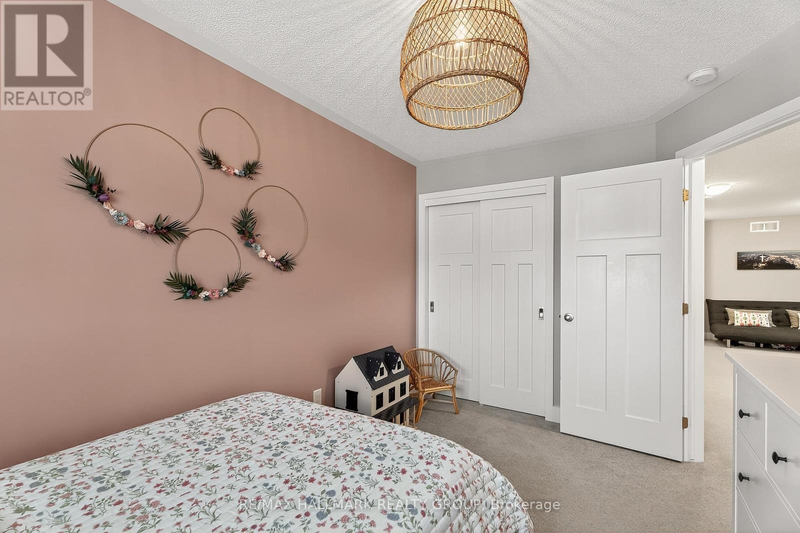 332 Gracewood Crescent