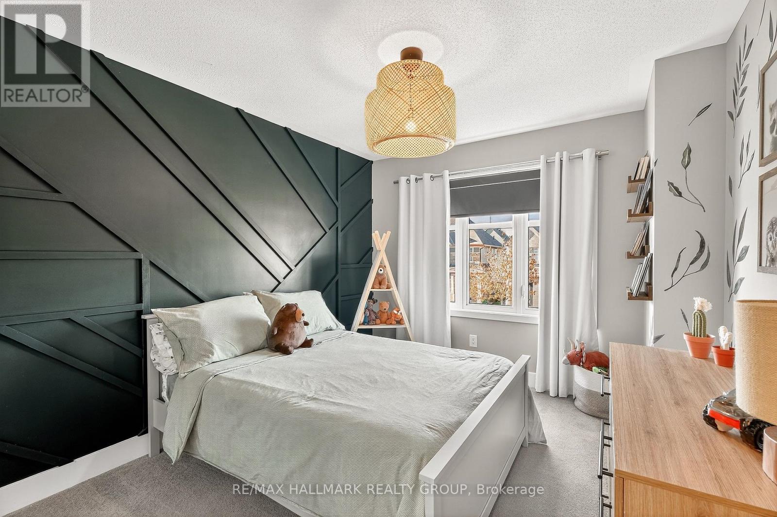 332 Gracewood Crescent