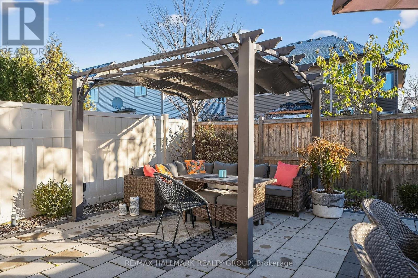 332 Gracewood Crescent