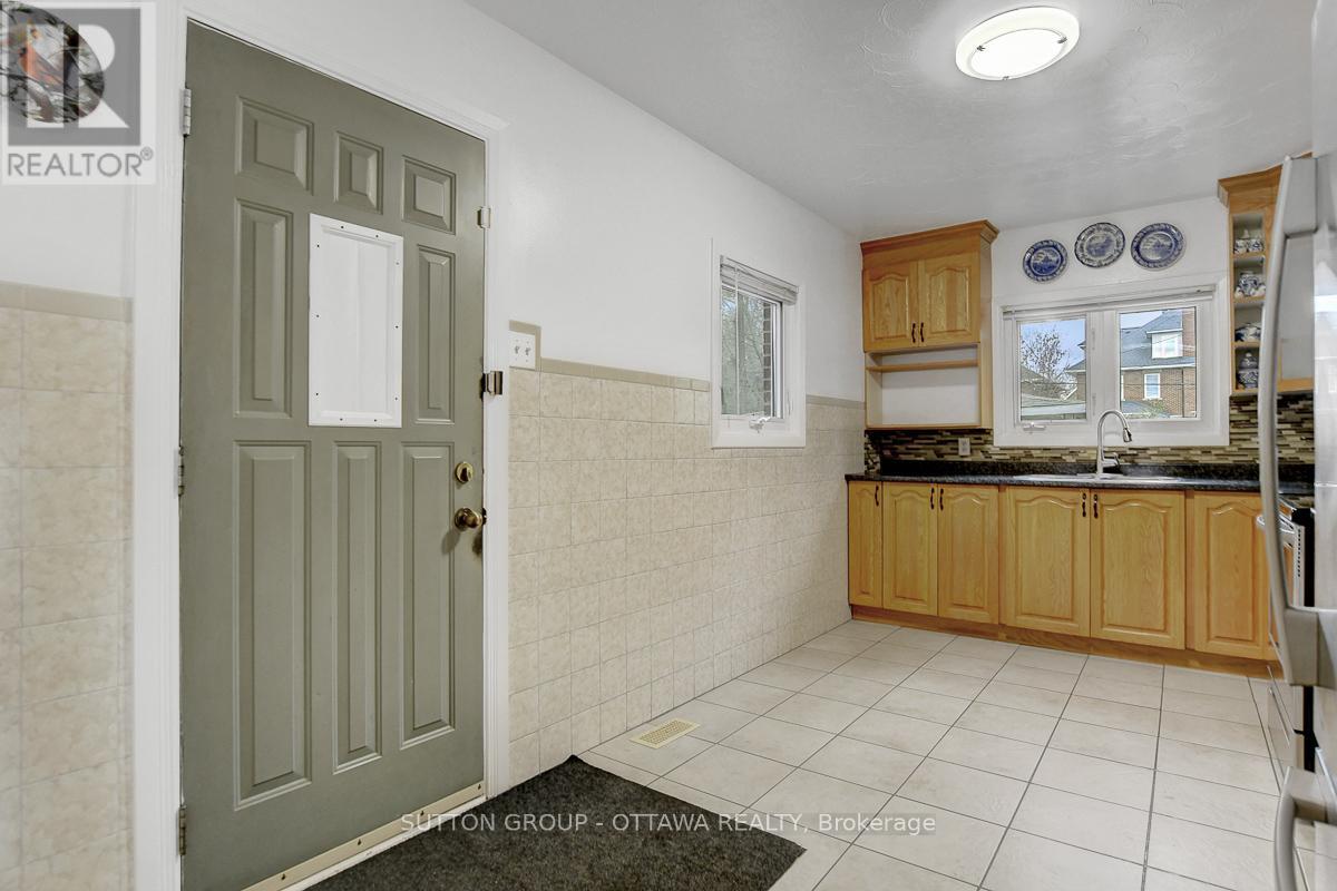 200 Breezehill Avenue N