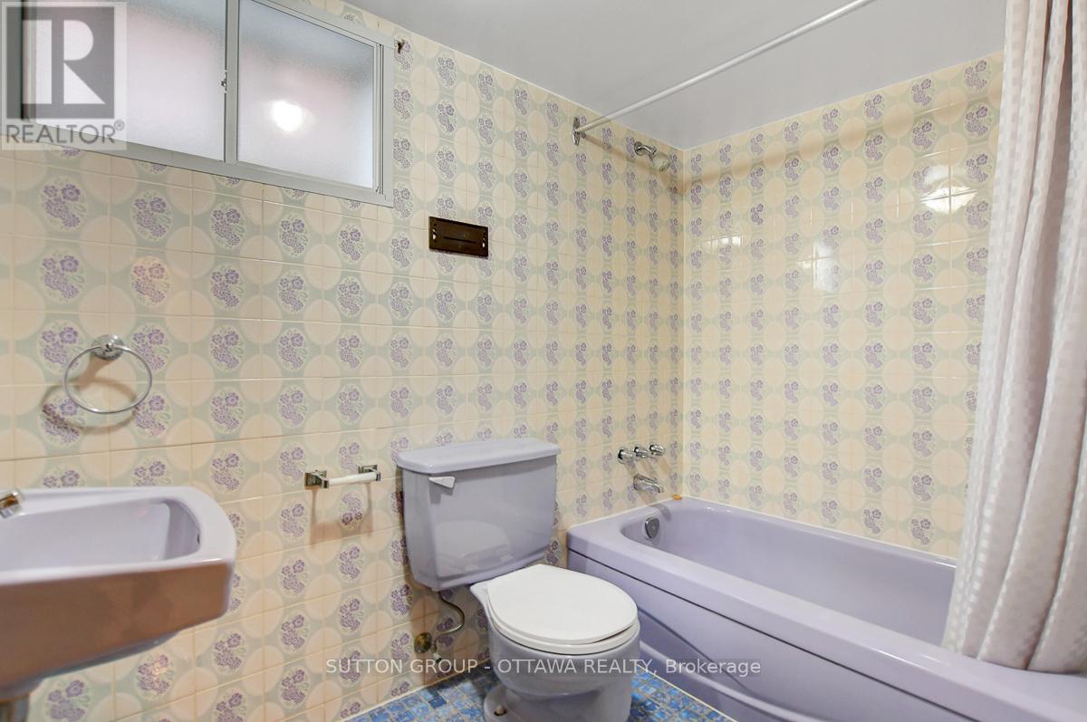 200 Breezehill Avenue N