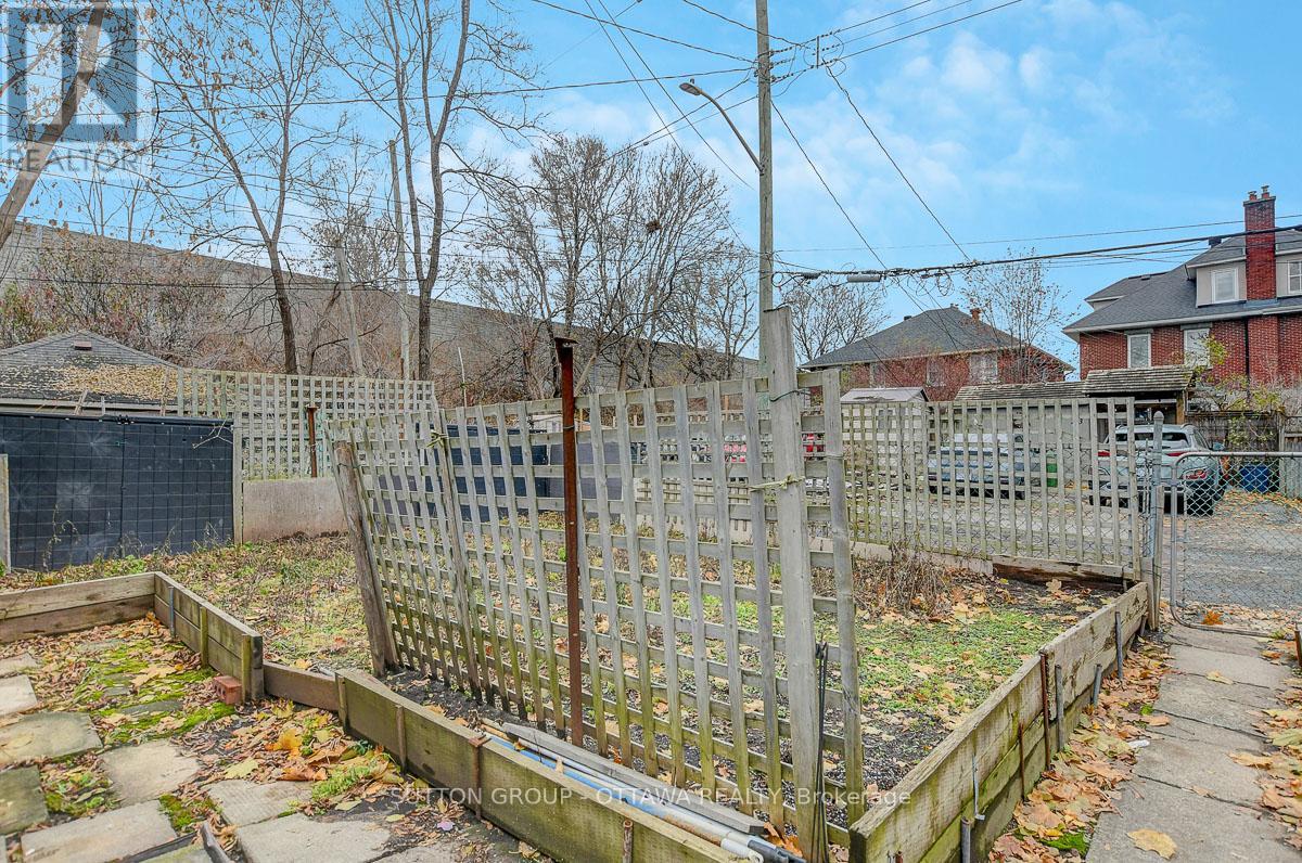 200 Breezehill Avenue N