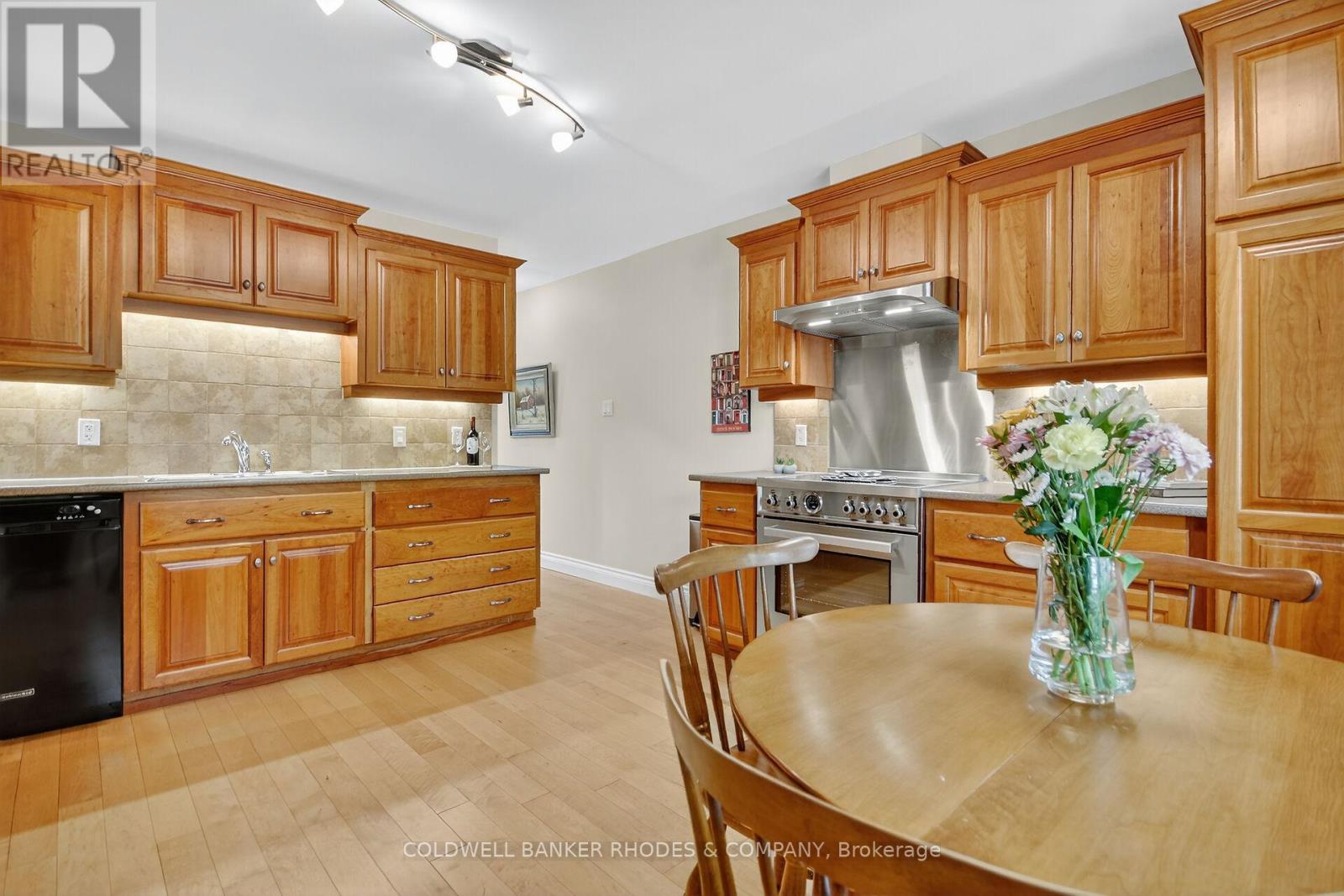 8 Confederation Private