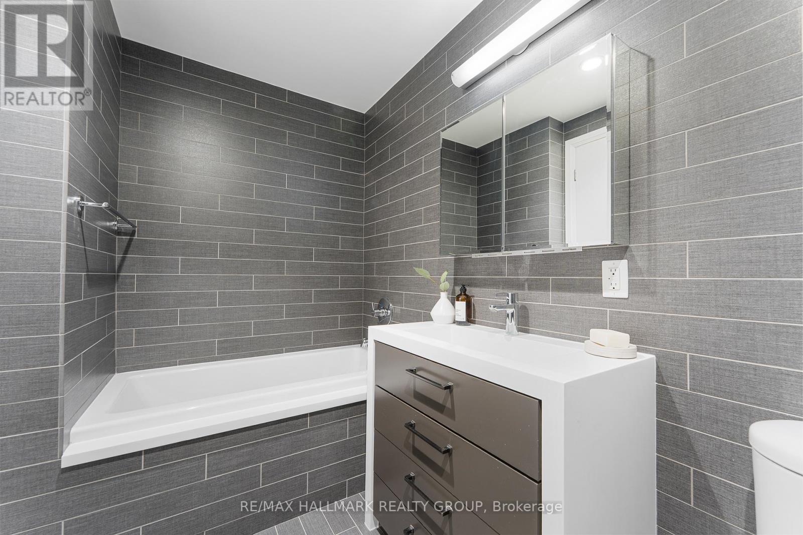 1007 - 428 Sparks Street