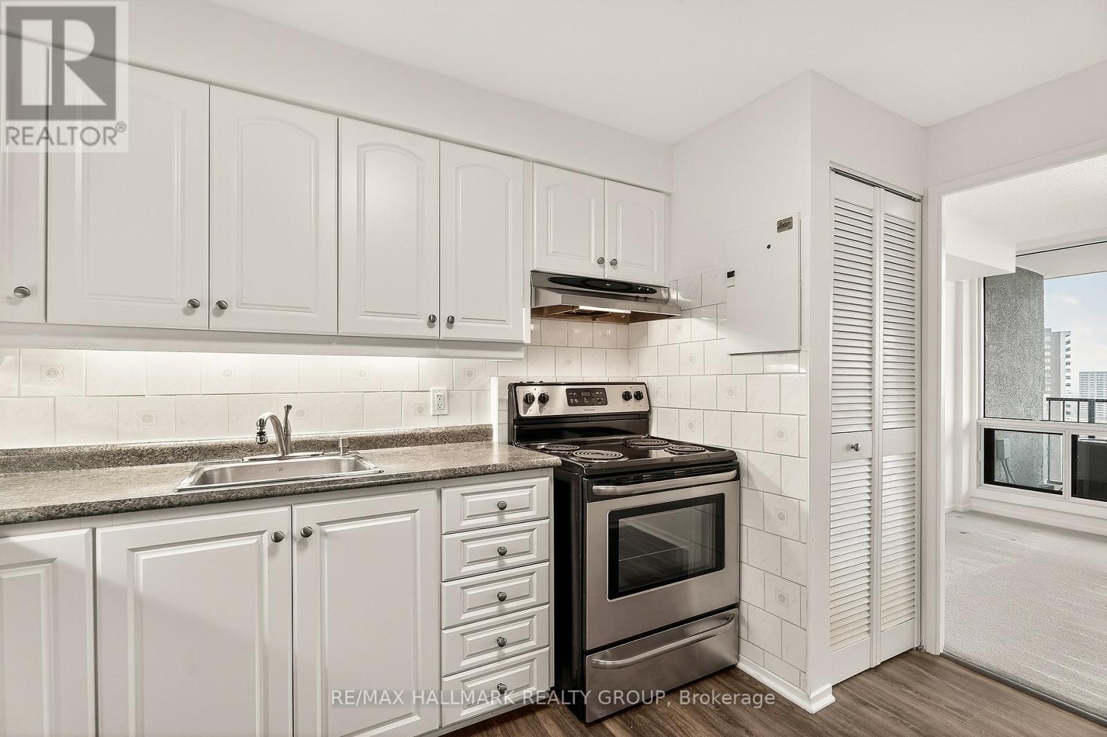 1702 - 1195 Richmond Road