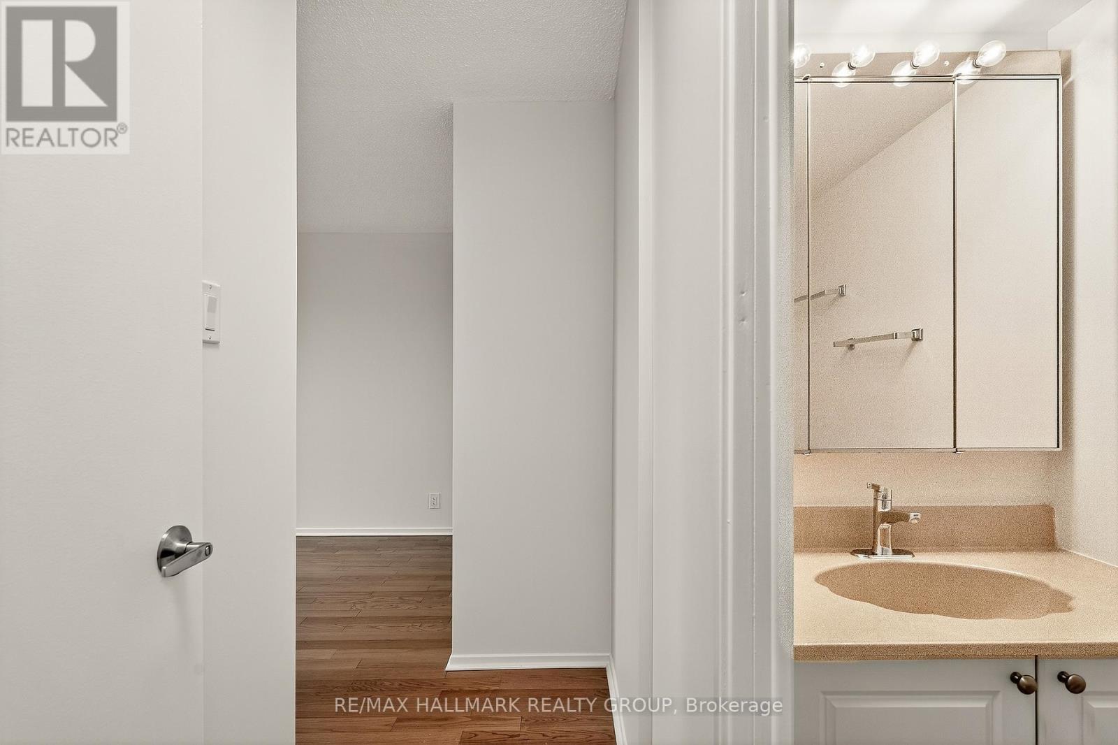 1702 - 1195 Richmond Road