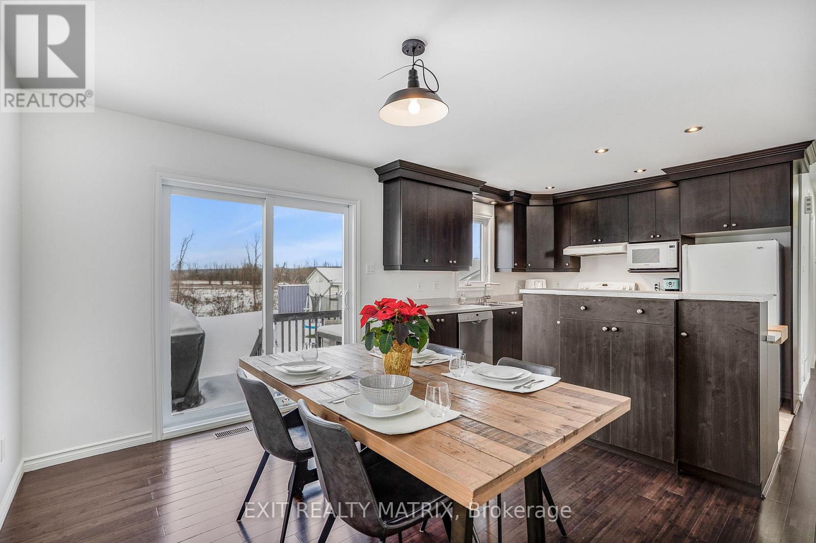 156 Longueuil Street