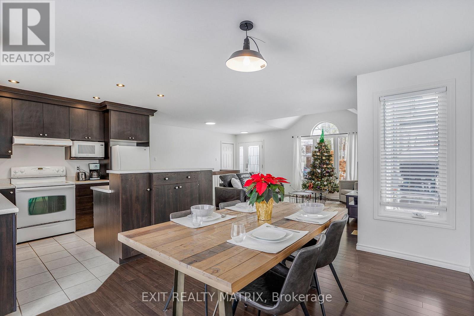 156 Longueuil Street