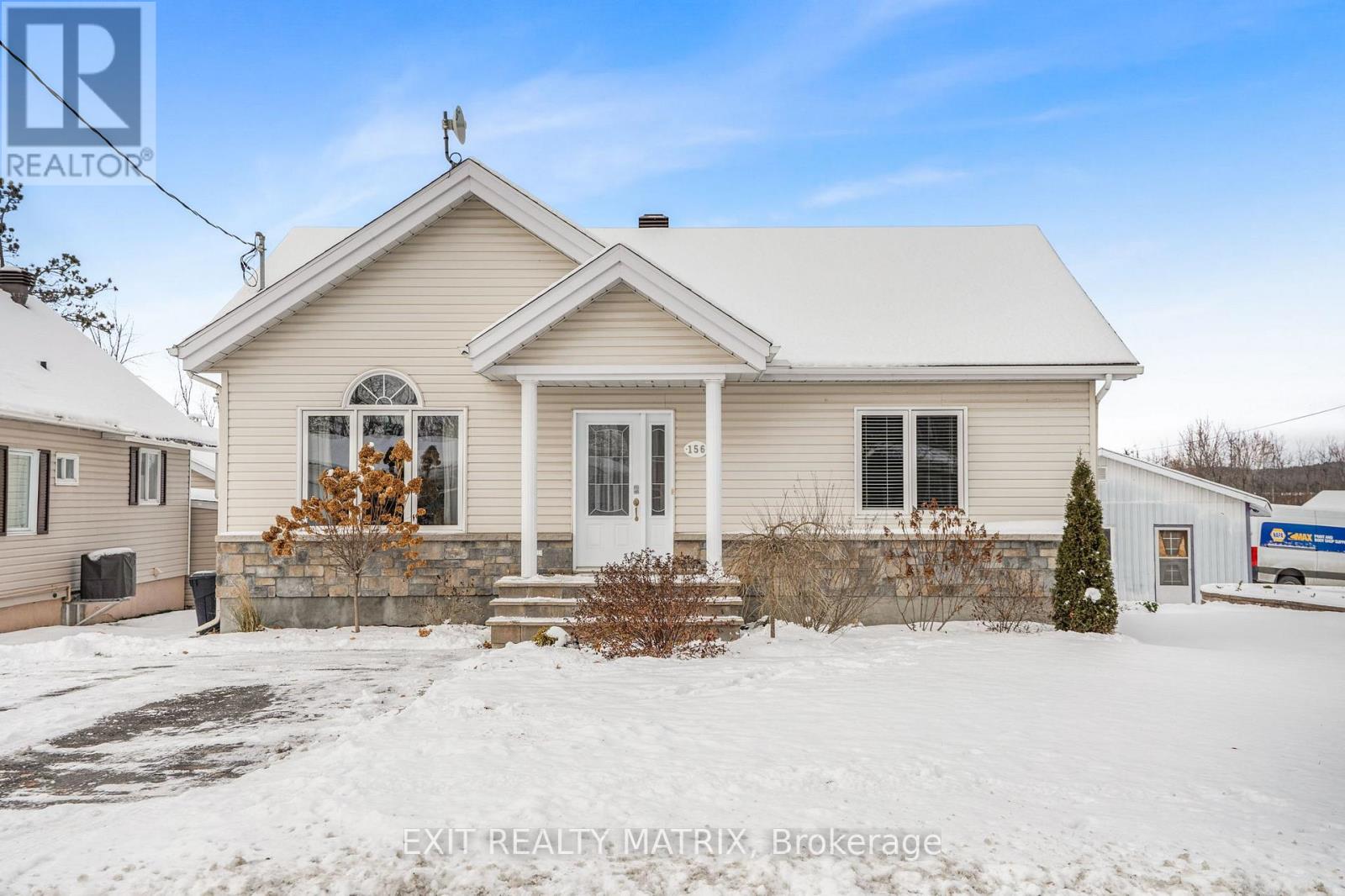 156 Longueuil Street