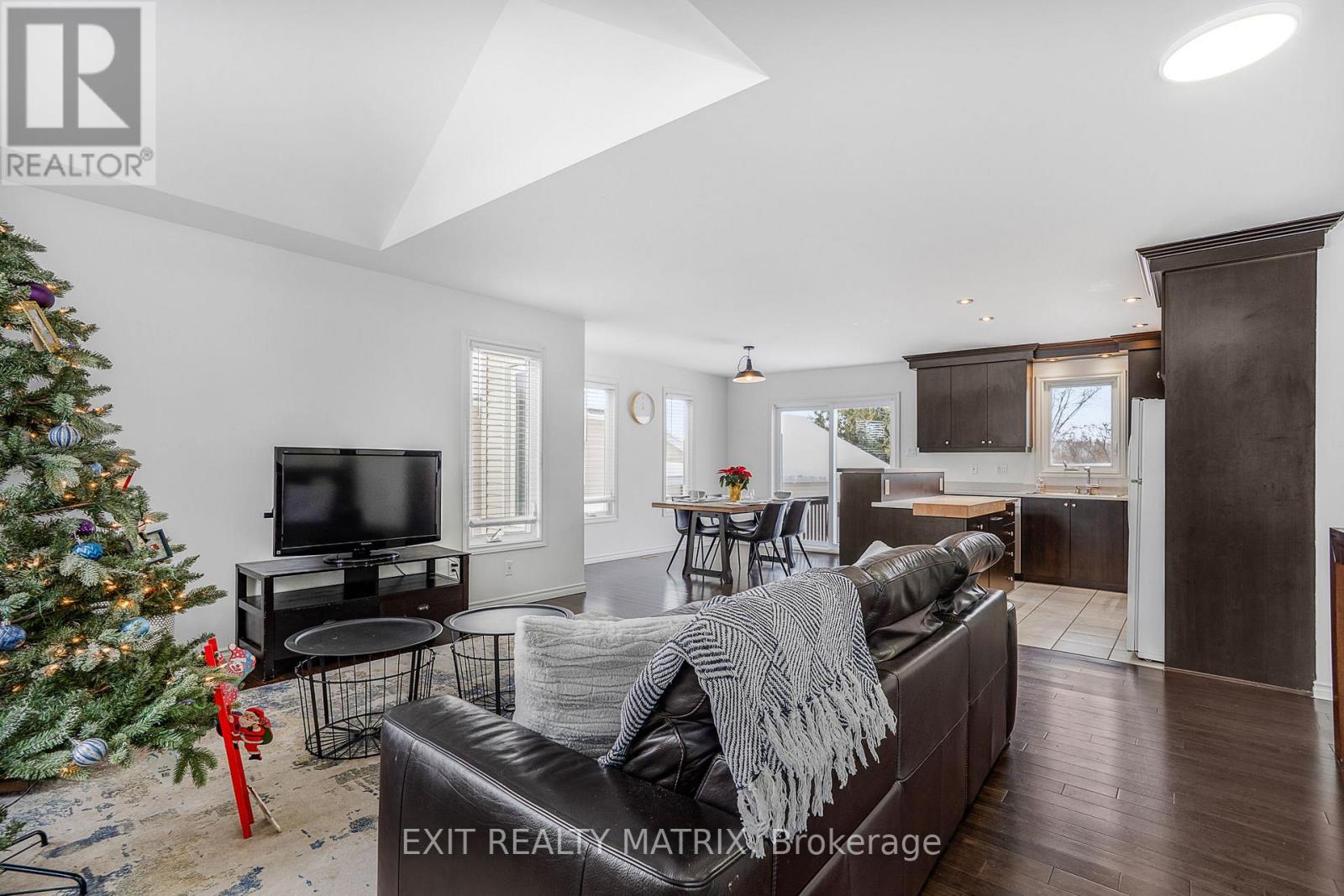 156 Longueuil Street