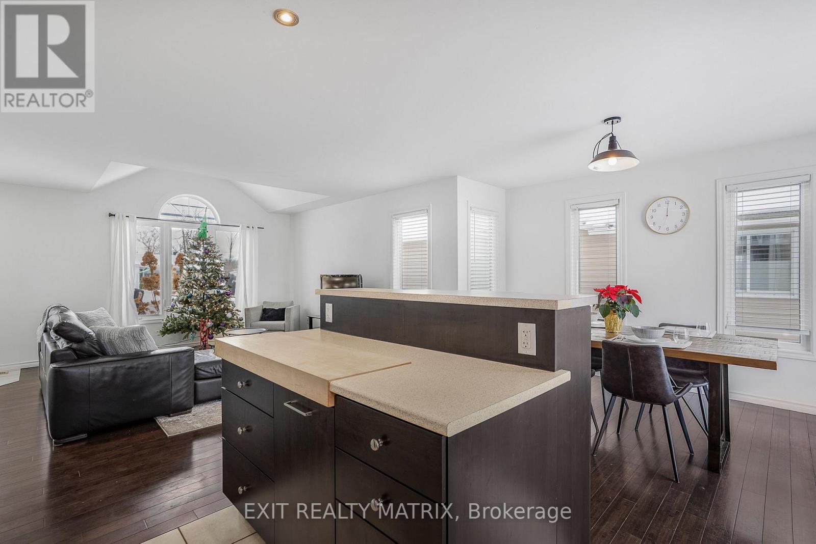 156 Longueuil Street