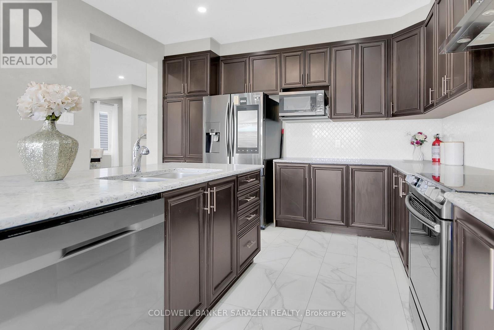 4776 Abbott Street E