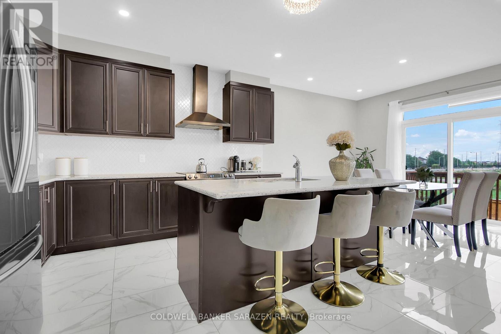 4776 Abbott Street E