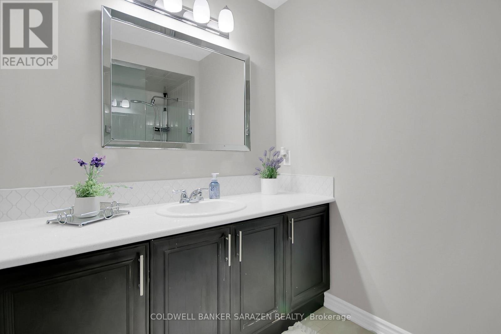 4776 Abbott Street E