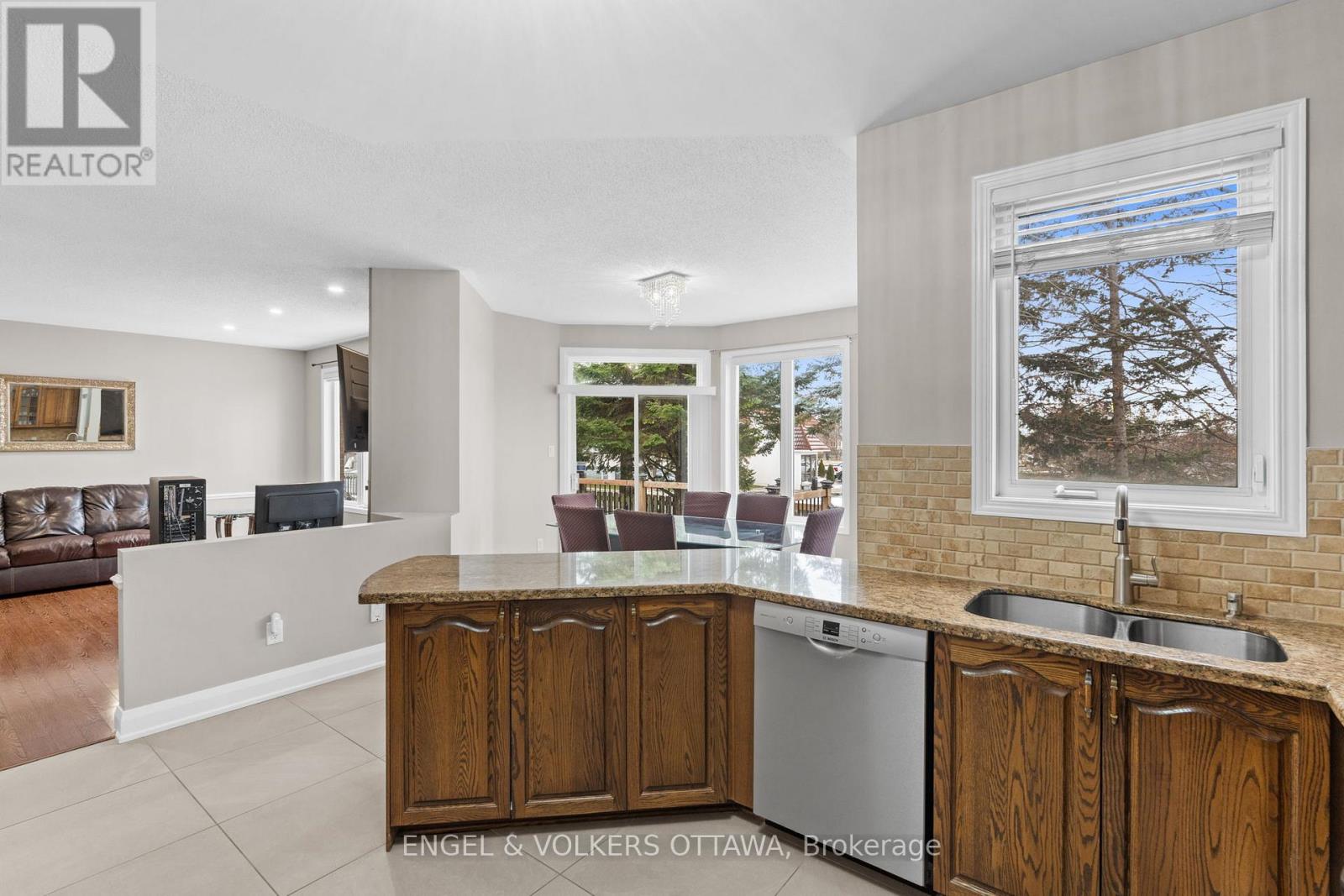 2931 Shadow Hill Crescent