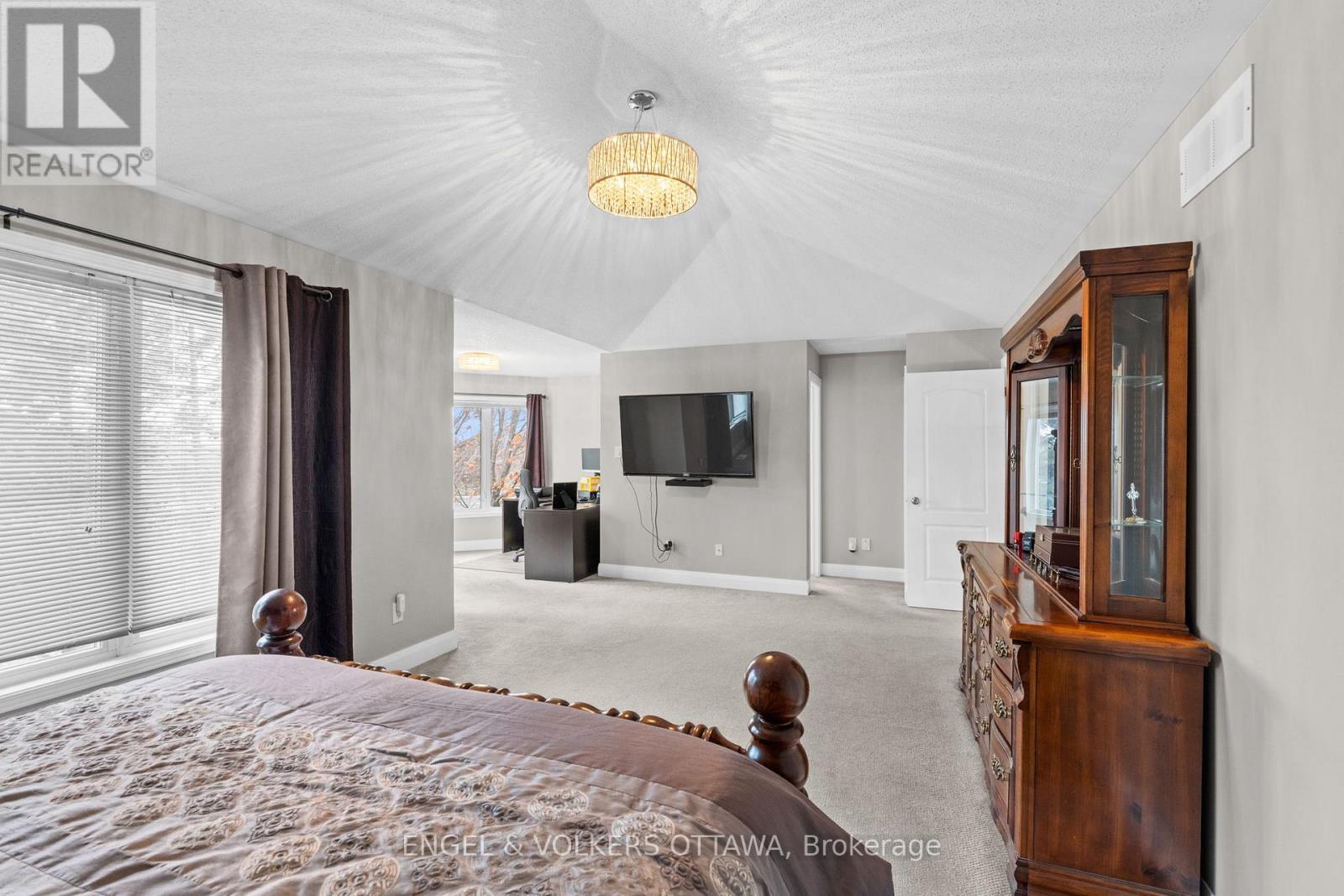 2931 Shadow Hill Crescent