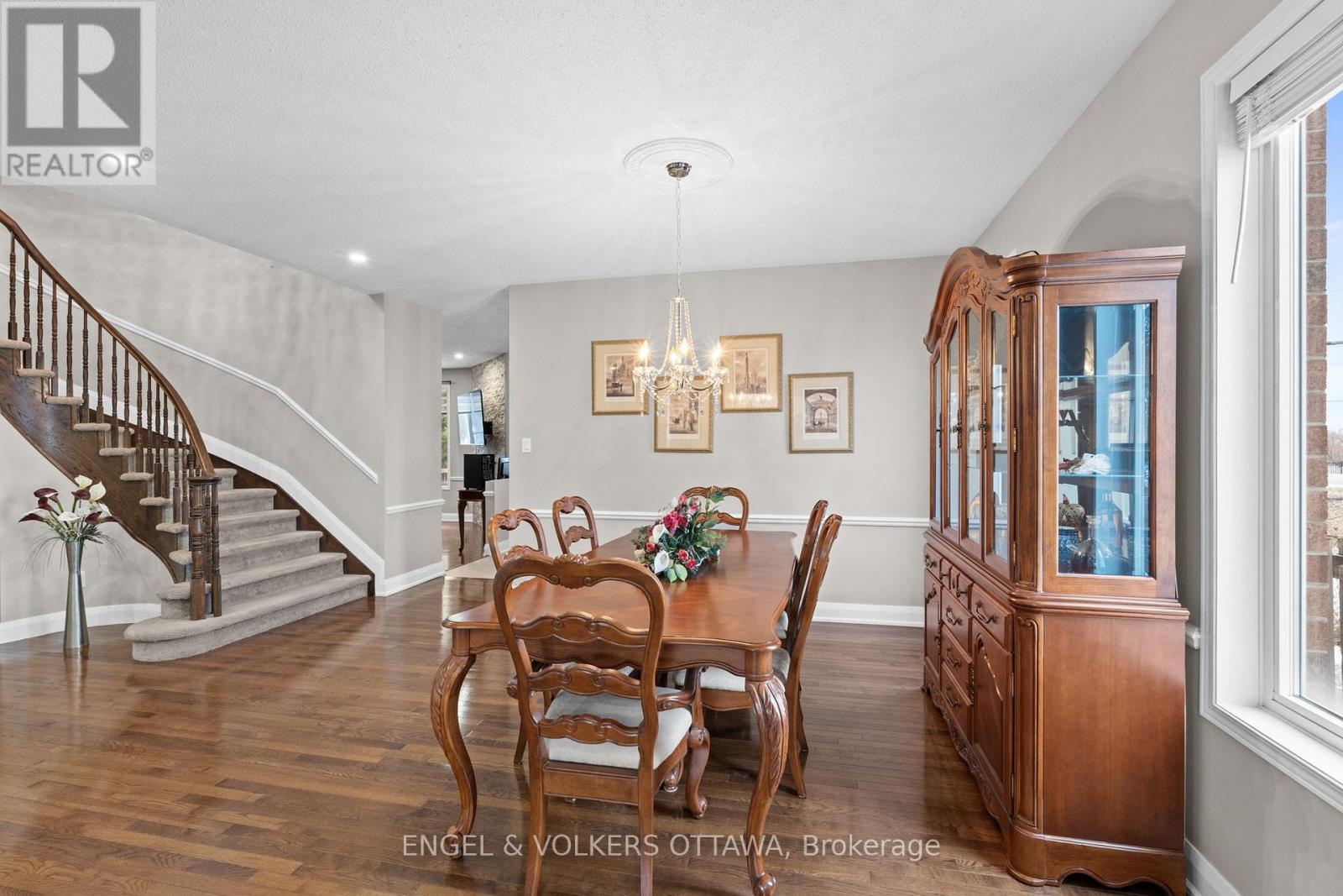 2931 Shadow Hill Crescent